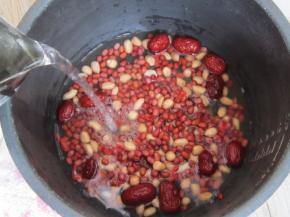 加入适量的水。