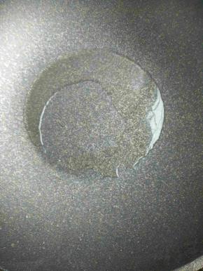 锅里放少许底油