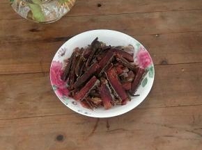 熏鱼切片(不要太厚，很咸)