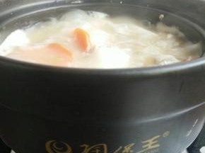 用筷子插插山药，烂了放入药调味