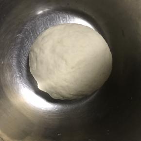 7.揉至光滑的面团进行发酵！