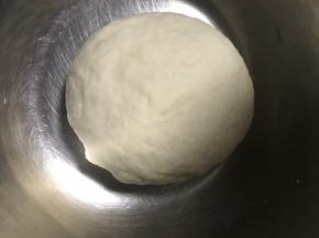 7.揉至光滑的面团进行发酵！