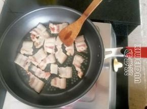再放入平底锅里煎
