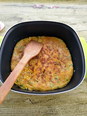 翻面，煎至两面金黄即可