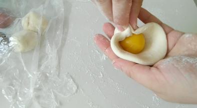 包入奶黄。喜欢啥包啥。