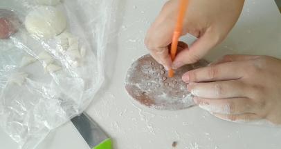 吸管制取眼睛。