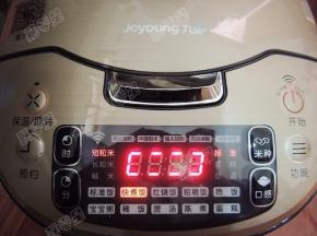 电饭煲接通电源，选择快煮程序