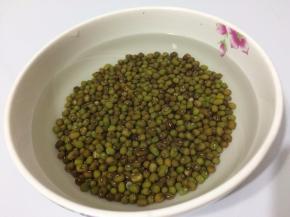 绿豆浸泡四个小时以上