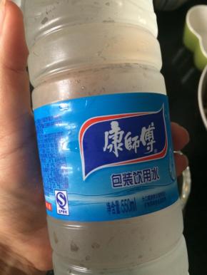 倒入冻镇过的冰糖水