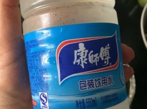 倒入冻镇过的冰糖水