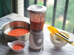 将食材分两次放入料理杯中，每次启动搅打1分钟即可。