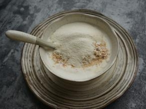 建议吃法：一碗无糖浓稠酸奶加入一包三合一燕麦片，拌均食用，美味又果腹。