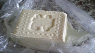 水豆腐一块水冲下备用