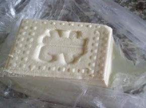 水豆腐一块水冲下备用