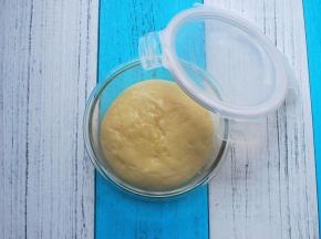 揉合成团后，盖好，松弛1个小时。