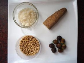 食材：鲜莲子，鲜山药，干黄豆，砂糖。