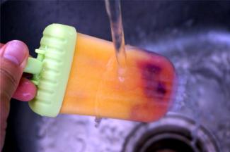 脱模：用流动的清水冲洗表面约10秒即可轻松脱出。