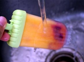 脱模：用流动的清水冲洗表面约10秒即可轻松脱出。