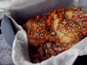 烘烤结束，撒上熟白芝麻