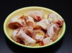 鸡腿继续，切块；