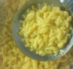 煮至两三分钟，捞起备用