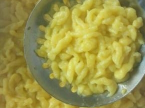 煮至两三分钟，捞起备用