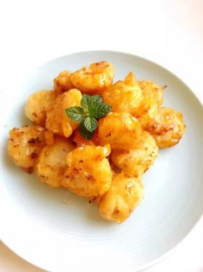 盛出趁热吃吧，甜甜脆脆