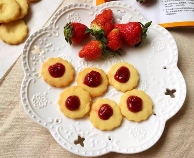 草莓果酱饼干