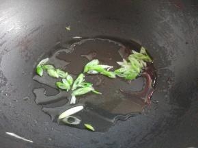 热锅热油，爆香葱花儿