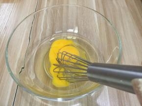 4. 鸡蛋打打散