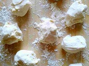 揪成你想要的大小的剂子