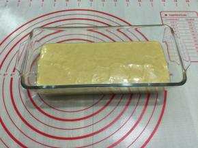 9. 挤好的面糊中间高，两边低