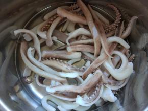 捞出，沥净水分备用