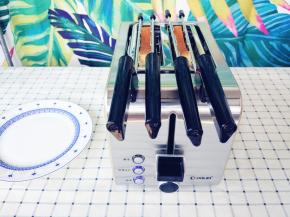 放入东菱多士炉中，将推动条按到底部，旋转烧色按钮到4档