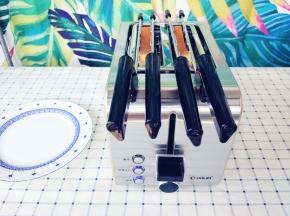 放入东菱多士炉中，将推动条按到底部，旋转烧色按钮到4档