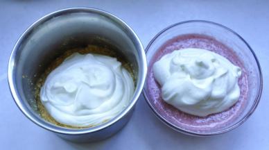 9、再加入提前打发好的淡奶油，搅拌均匀