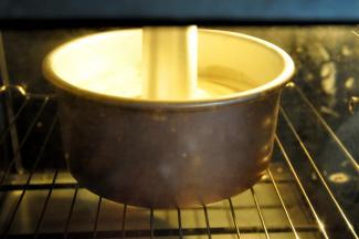 9、送入提前预热好的烤箱，上下150度中层烤20分钟。