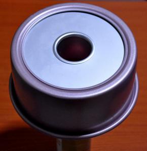 10、出炉后，轻振立即插入瓶子上倒扣，冷却后脱模