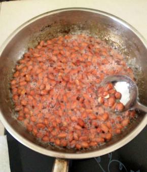 下烤好的花生快速翻云