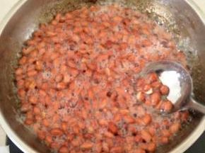 下烤好的花生快速翻云