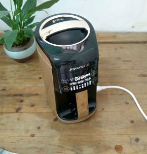 通上电源，显示屏亮起。