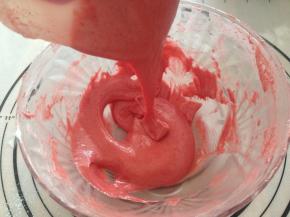 做好的面糊呈现飘带状