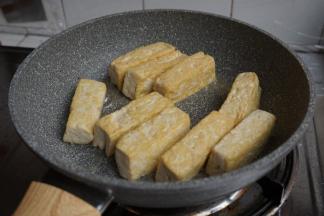 煎至两面金黄，大概7分钟