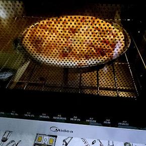 烤箱180度预热6分钟，中层上下火15分钟