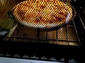 烤箱180度预热6分钟，中层上下火15分钟