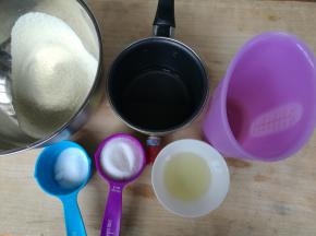 准备好所有材料。
