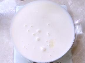 加炼乳跟淡奶油搅拌均匀