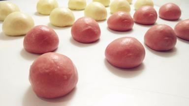 两种颜色的油皮都这样处理。