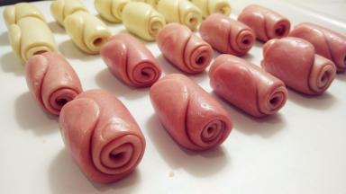 依次卷好所有的面团。