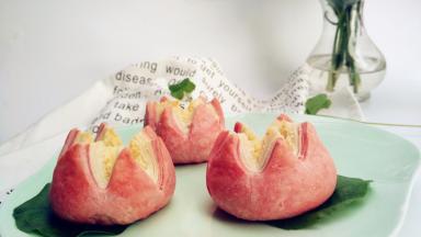 做好的荷花酥，酥到掉渣渣的。